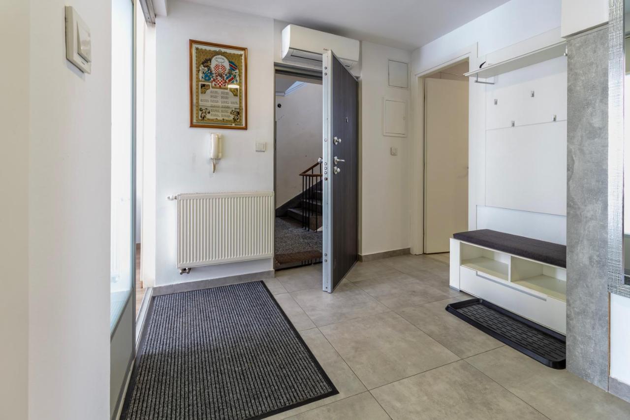 Apartment Newroad Zagreb Bagian luar foto